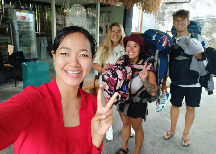 Yasa Backpackers House *