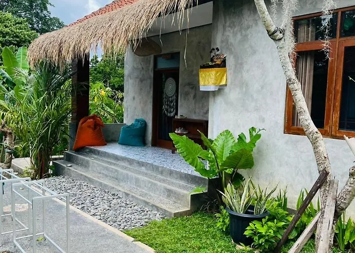 Yasa Backpackers House *